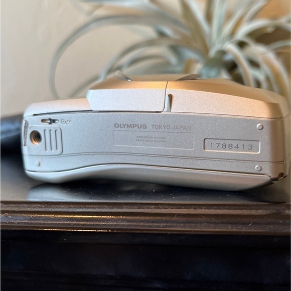 Vintage Olympus 35mm camera w/ original case - RARE! - Picture 12 of 12